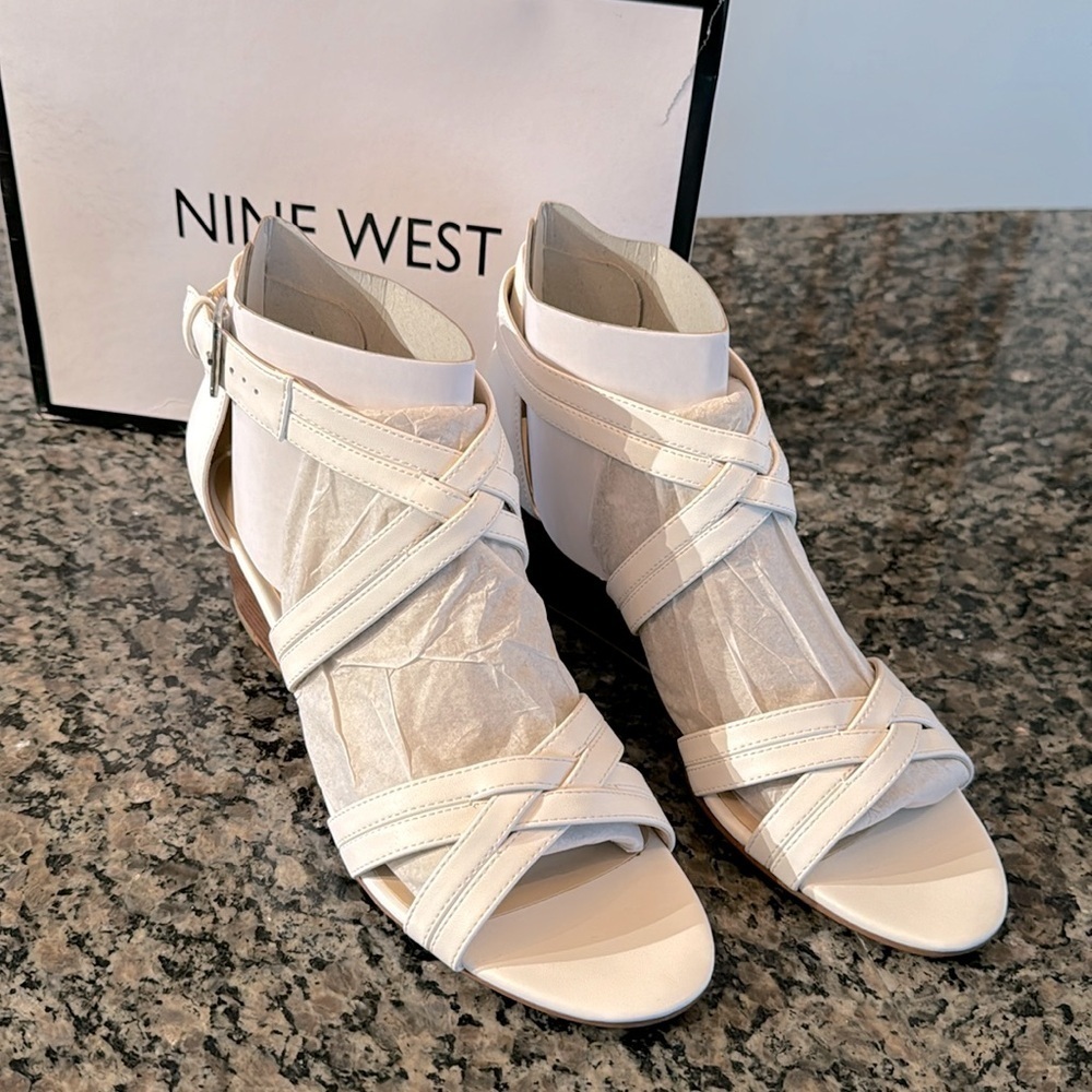 Nine West praline 3 white wedge strap sandal NIB 10.5